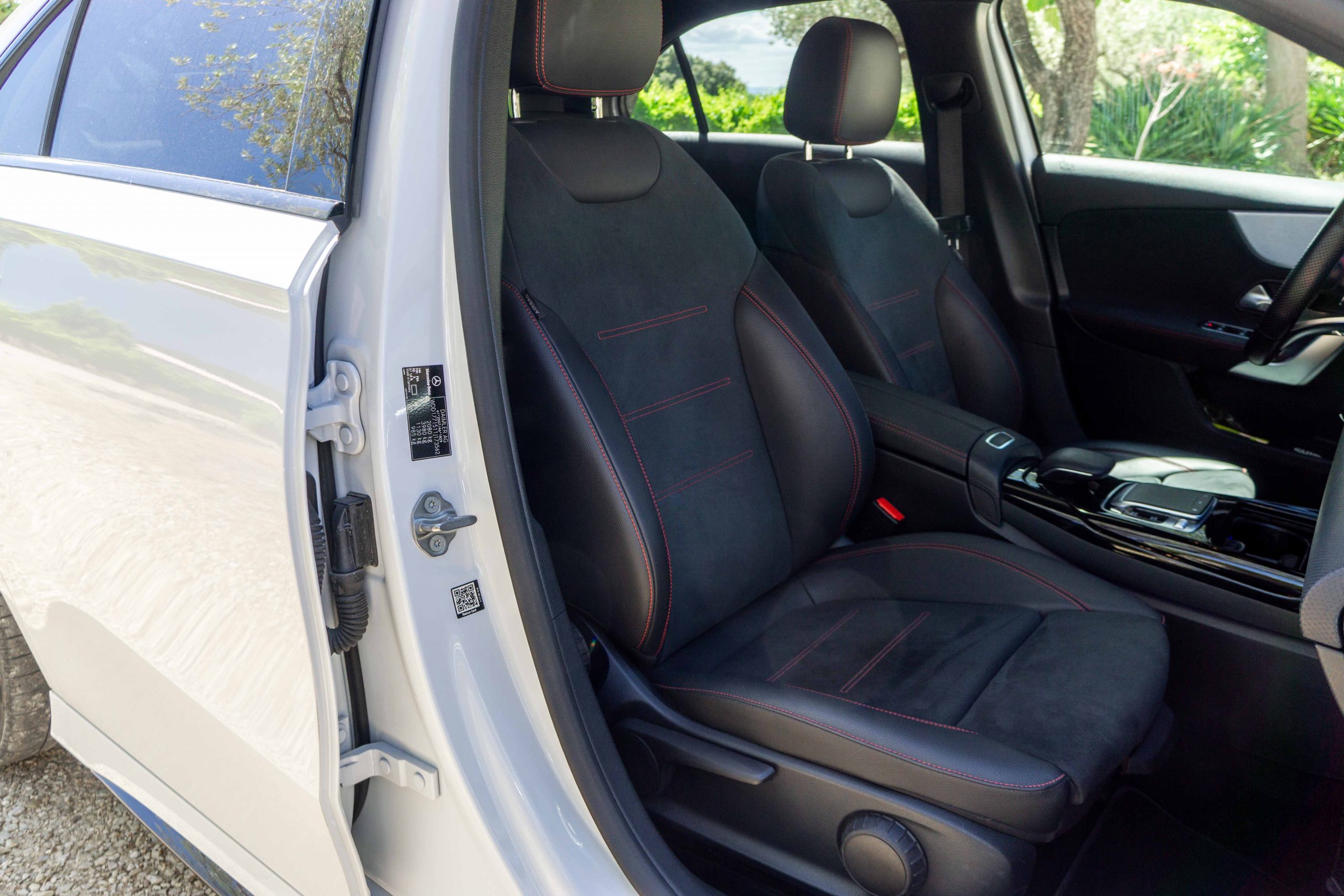 MERCEDES-BENZ A35 AMG – Image 31