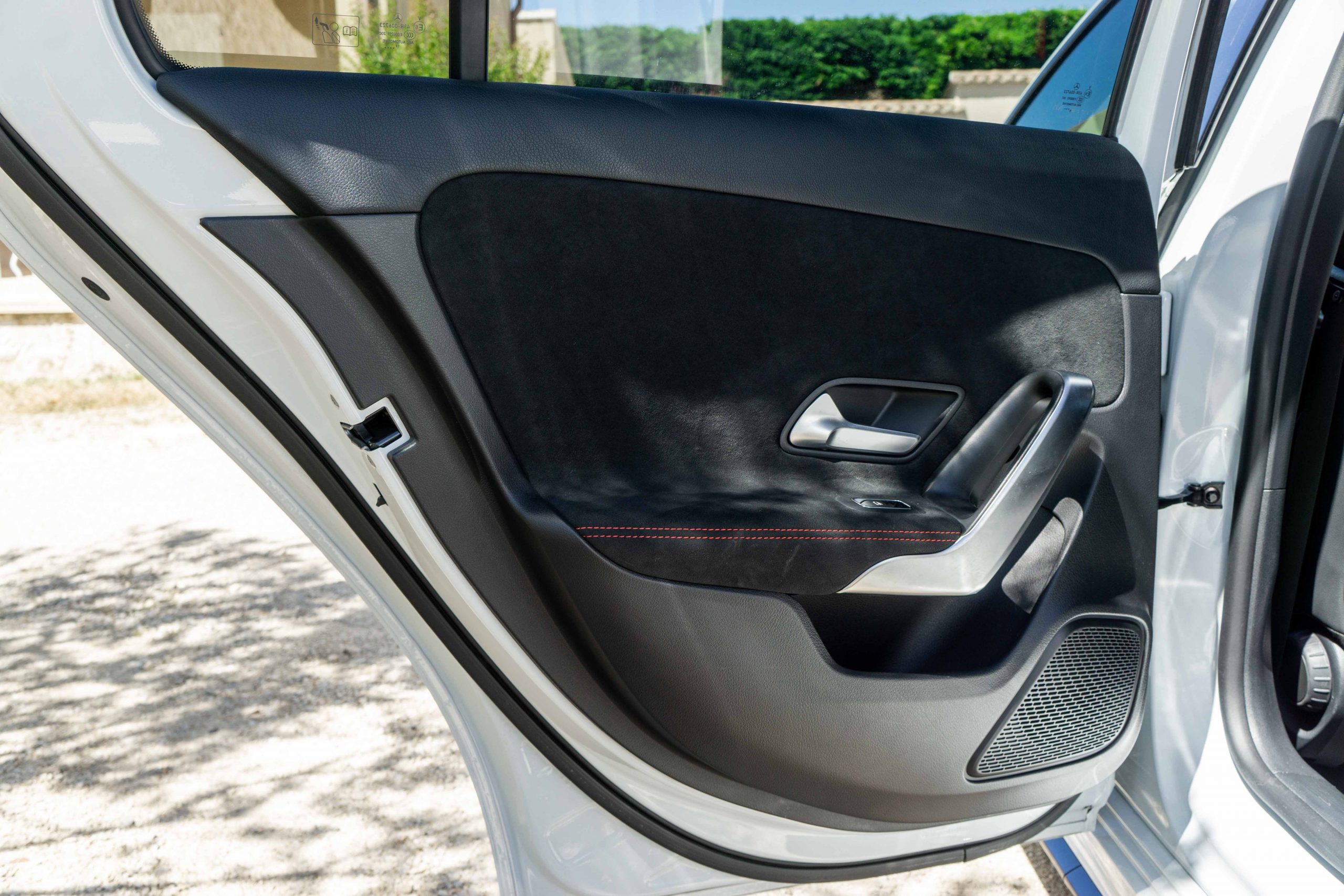 MERCEDES-BENZ A35 AMG – Image 32