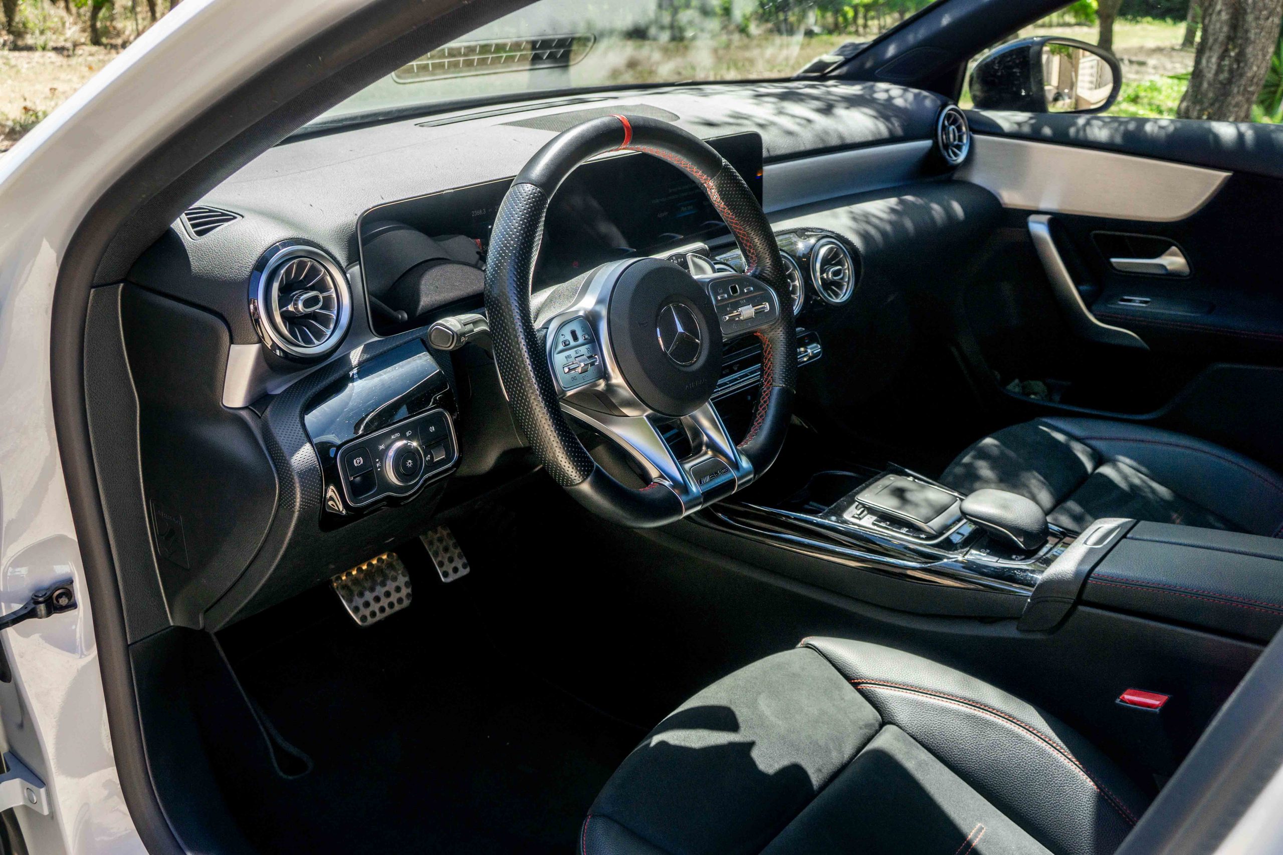 MERCEDES-BENZ A35 AMG – Image 37