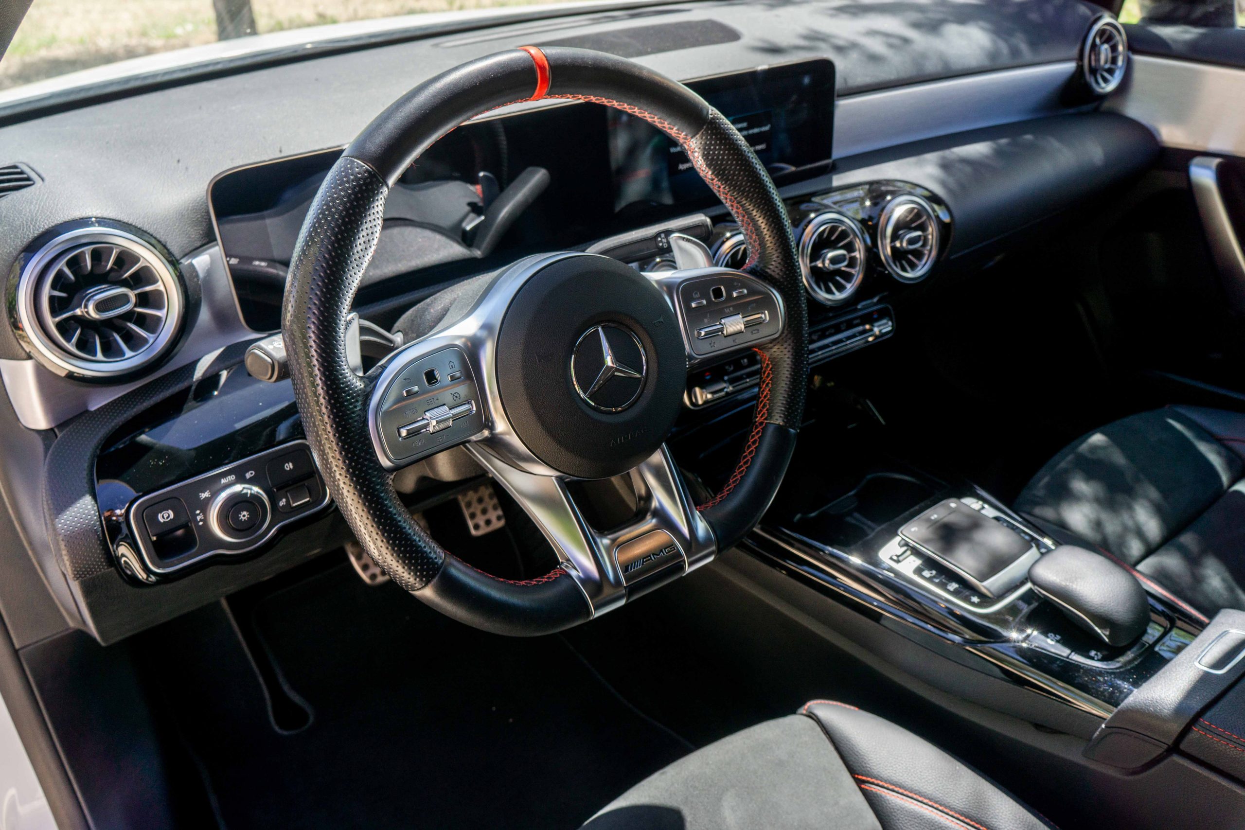 MERCEDES-BENZ A35 AMG – Image 38